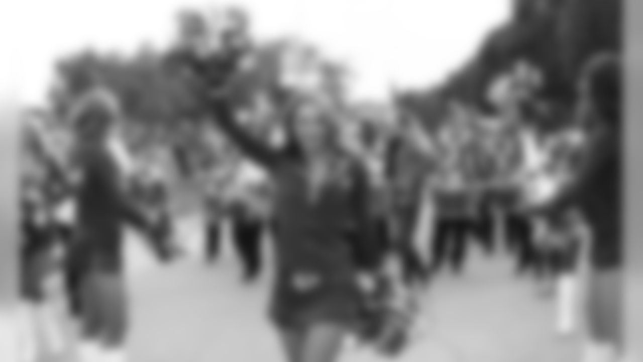 006_2019_GB_Cheer
