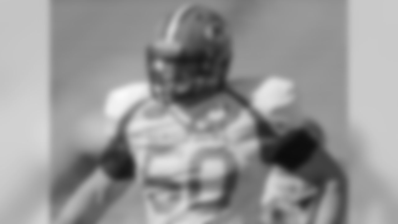 Hobart offensive tackle Ali Marpet (50)