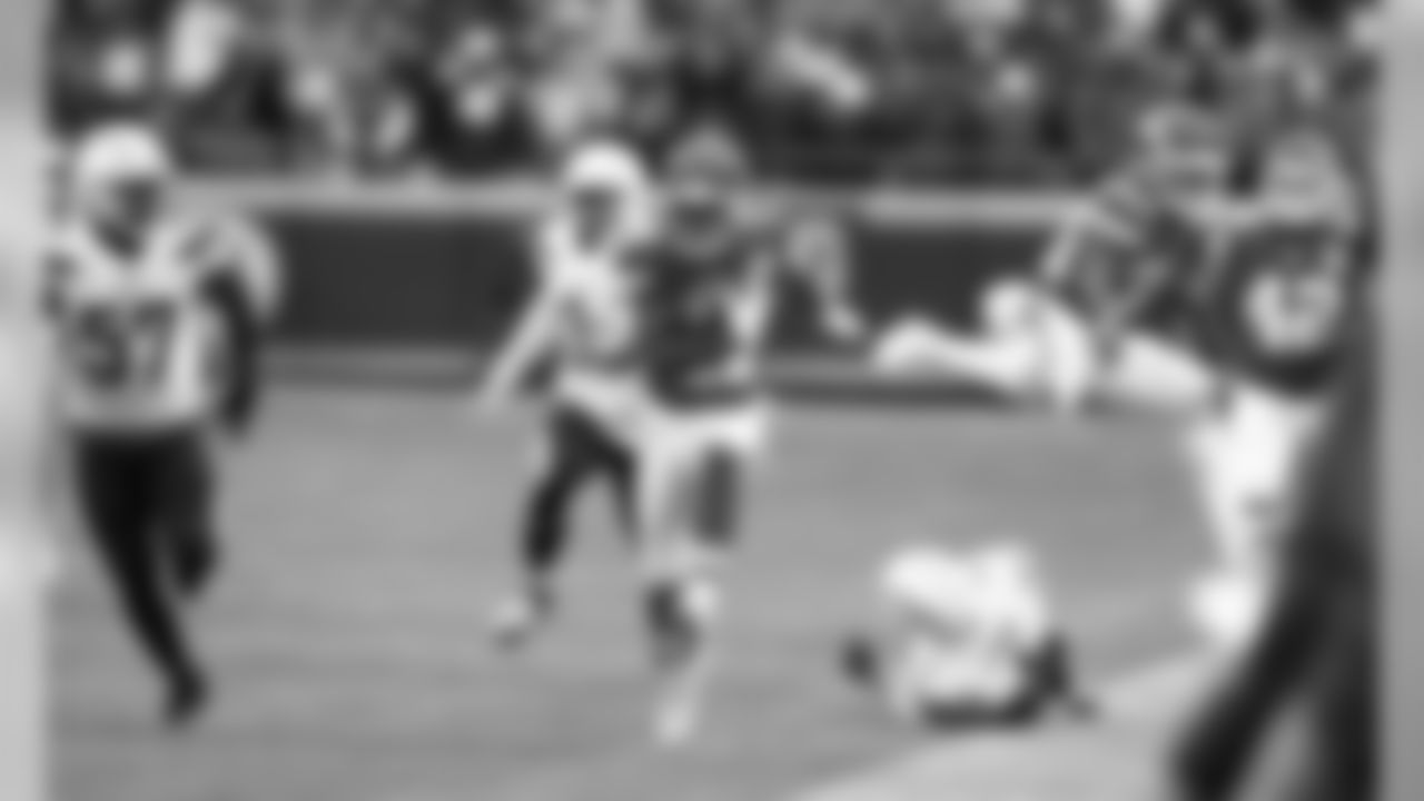 Kansas City Chiefs Wide Receiver Mecole Hardman (17) during the game between the Kansas City Chiefs and the Los Angeles Chargers at Arrowhead Stadium.
