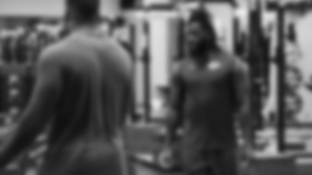 Kansas City Chiefs linebacker Shilique Calhoun (92) lifting on Thursday, May 13, 2022.