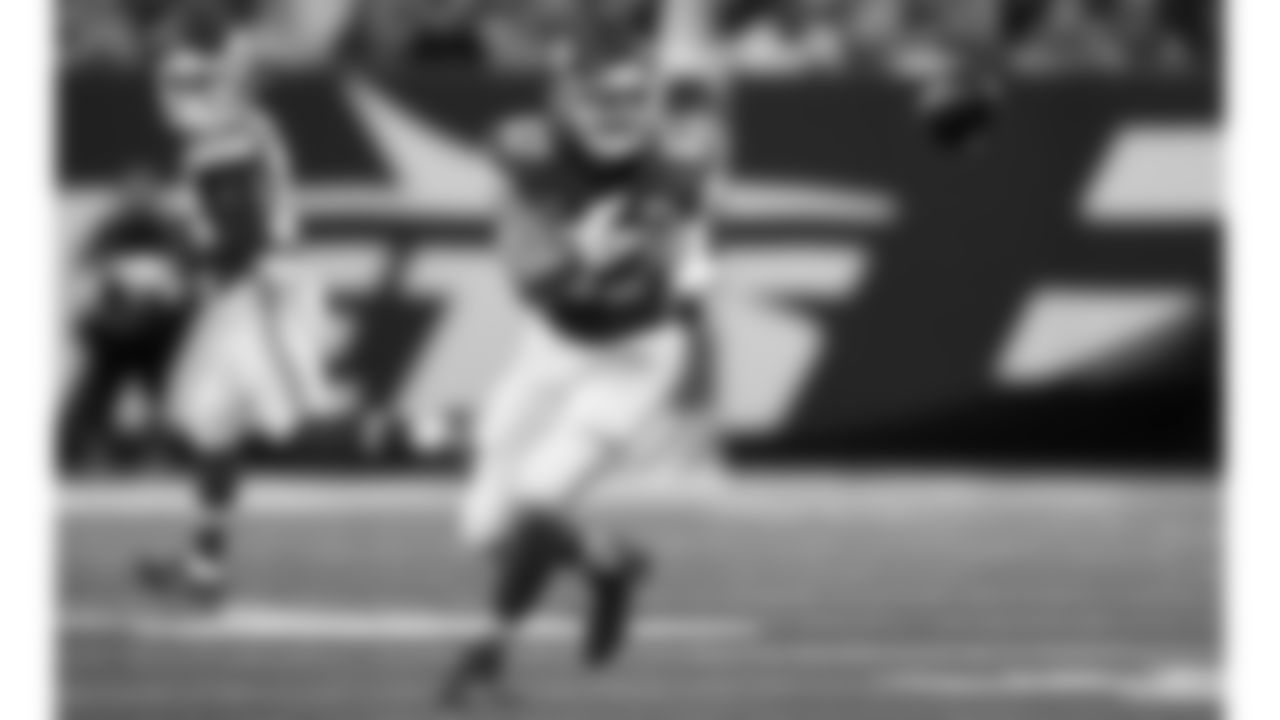 Kansas City Chiefs tight end Travis Kelce (87) catches a pass during the regular season Week 4 NFL Football Game on Sunday, October 1, 2023 at MetLife Stadium in East Rutherford, NJ.