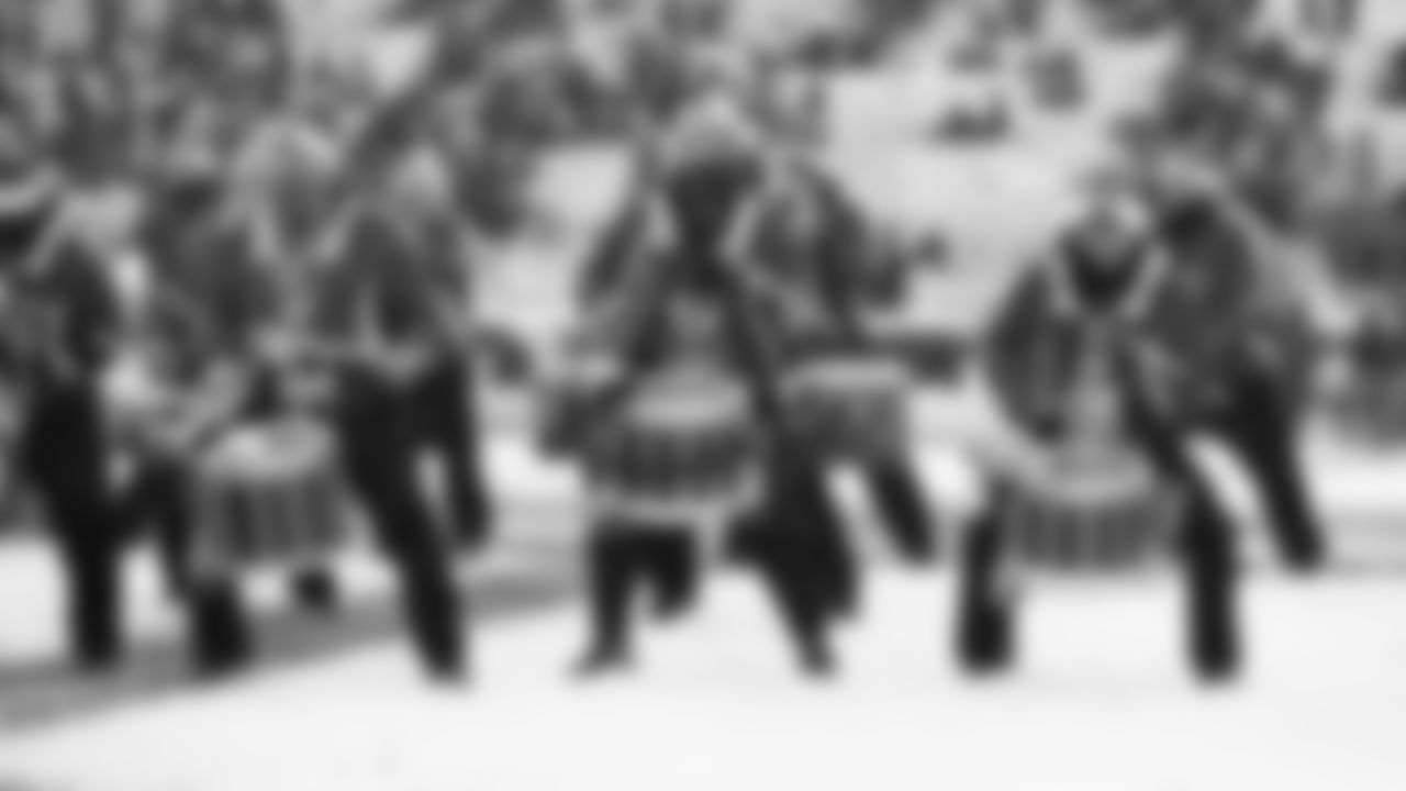 004-19KCvDEN_Cheer