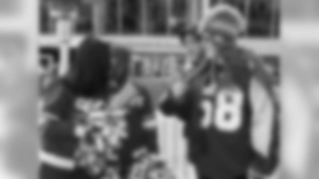 022_2018_ChiefsRaiders_Cheer