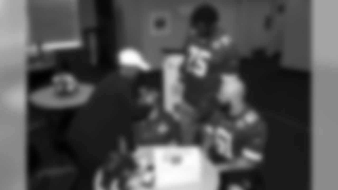 In honor of the NFL's Crucial Catch initiative, the Chiefs offensive line host a "Look Good Feel Better" session for local women battling cancer.