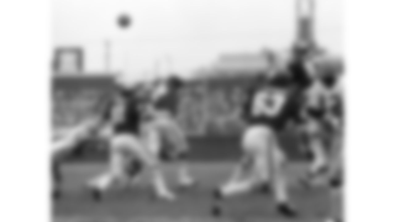 The Kansas City Chiefs defense tracks a pass against the Washington Redskins in 1971.