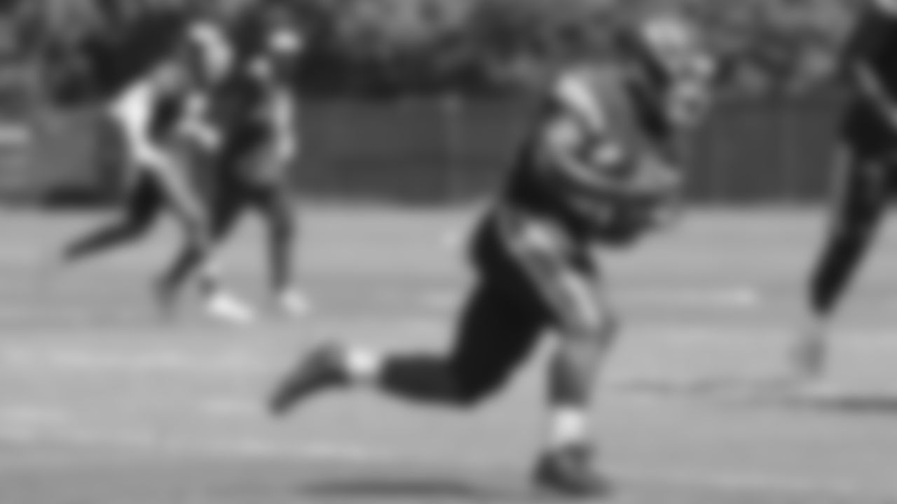 Kansas City Chiefs running back Clyde Edwards-Helaire (25) during practice at the The University of Kansas Health System Training Complex.