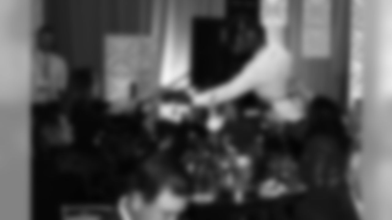 028_TM_Waiter19