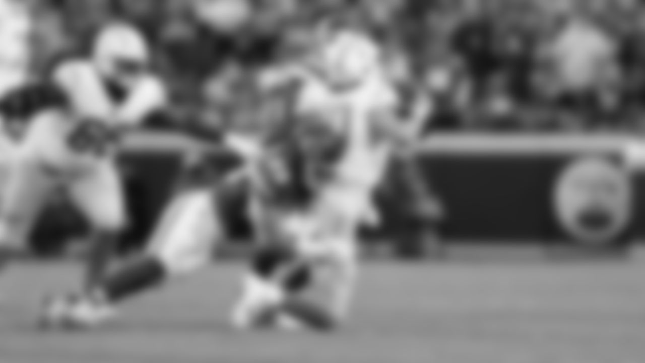 The Kansas City Chiefs face off against the Los Angeles Chargers at GEHA Field at Arrowhead Stadium on October 22, 2023.