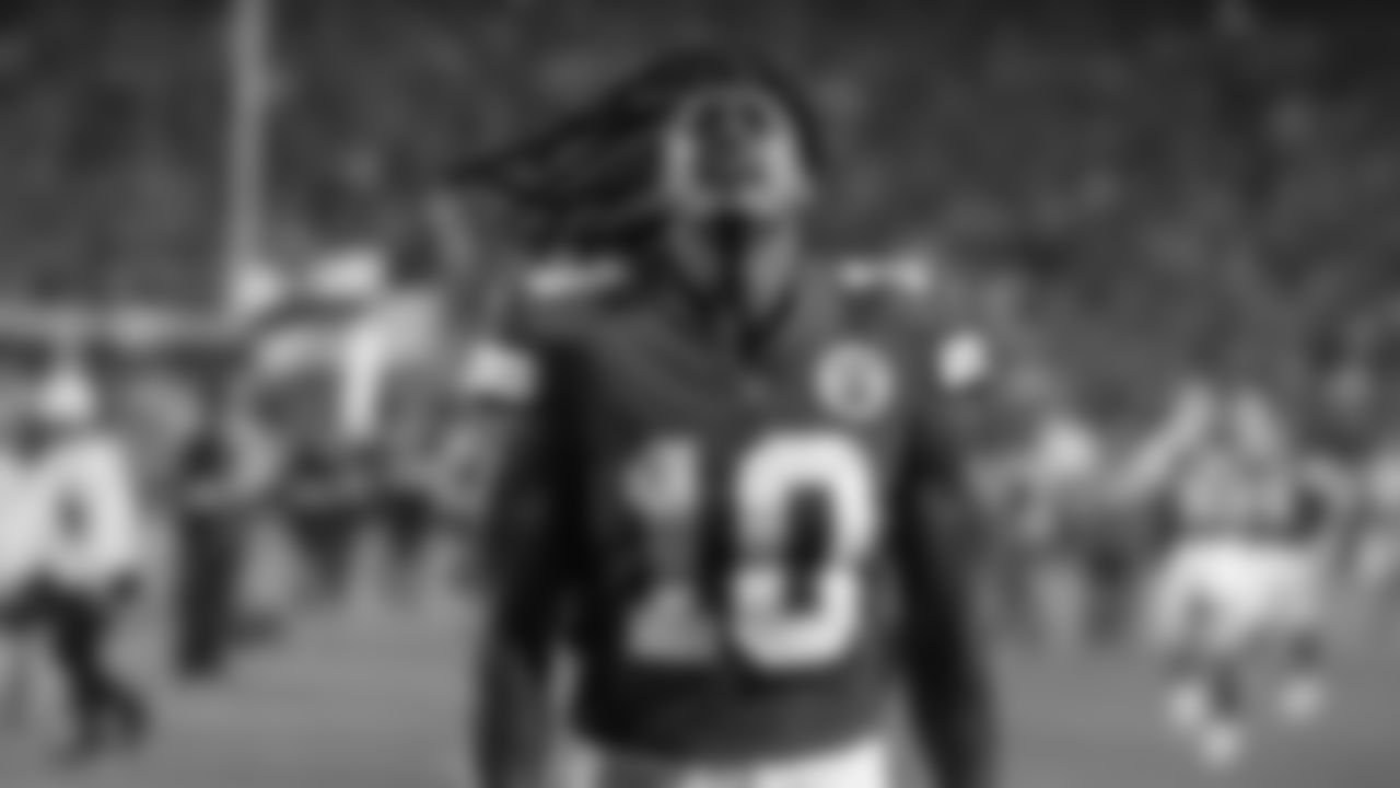 Kansas City Chiefs face off against the Tennessee Titans at GEHA Field at Arrowhead Stadium on November 6, 2022.