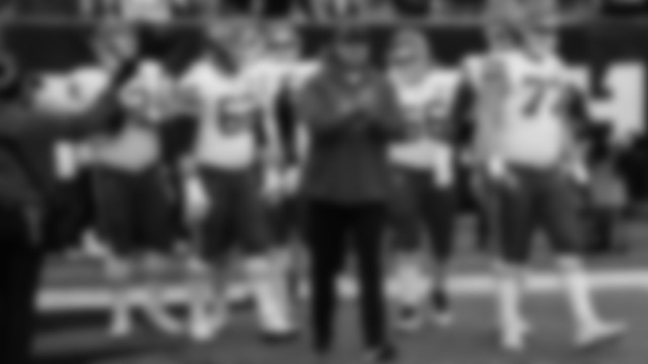 Kansas City Chiefs Offensive Line Coach Andy Heck prior to an NFL football game against the Cincinnati Bengals, Sunday, January 2, 2022 in Cincinnati.
