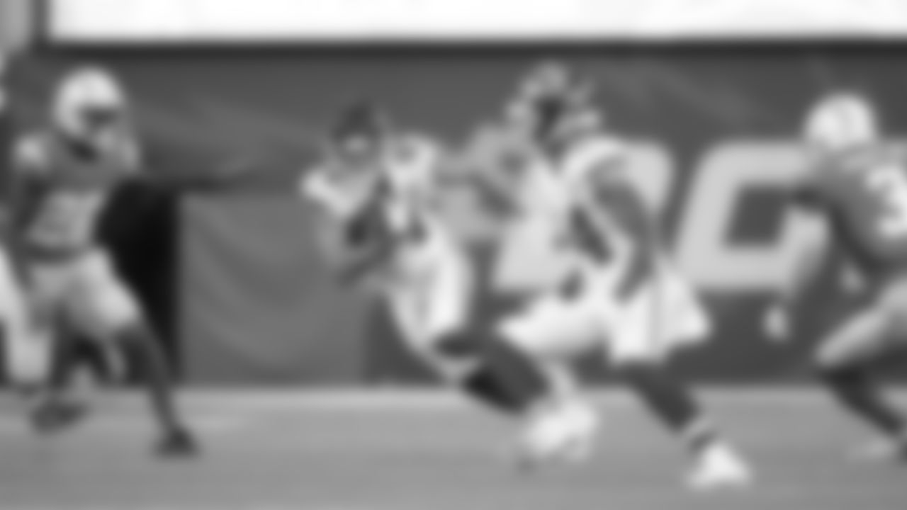 Kansas City Chiefs face off against the Los Angeles Chargers at SoFi Stadium on November 20, 2022 in Los Angeles, California