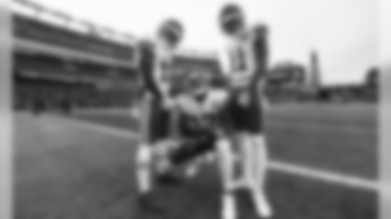 Kansas City Chiefs Wide Receivers Demarcus Robinson (11) and Tyreek Hill (10) and Mecole Hardman (17) prior to the game between the Kansas City Chiefs and the New England Patriots on December 8, 2019.