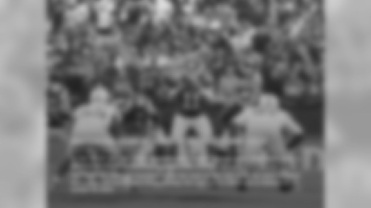 MATCHING HIGH OFFENSIVE MARKS FROM 2013: In today's 45-10 win, the Chiefs recorded their largest winning point differential since a 35-point win (45-10) at Washington on December 8, 2013.
The Chiefs six offensive touchdowns are the most by the club since the team recorded seven offensive touchdowns (five receiving, two rushing) in a 56-31 win at Oakland on December 15, 2013.
