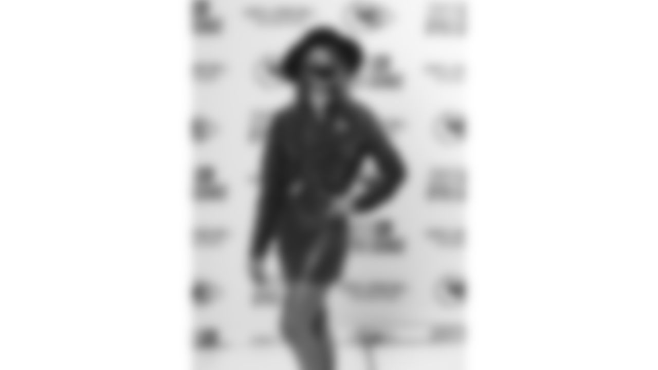 032-2020_ChiefsStyleLounge