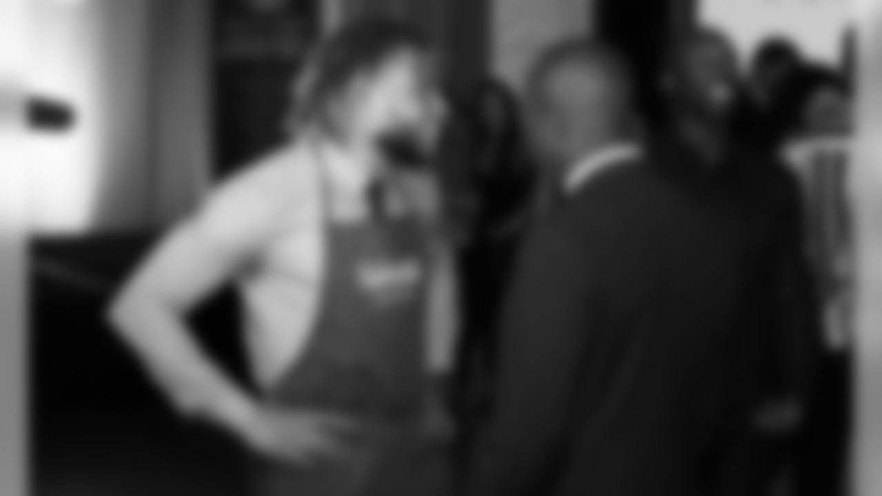 030_TM_Waiter19