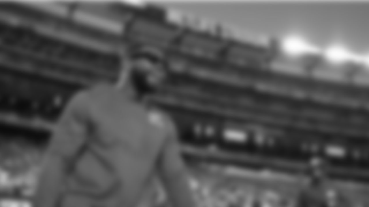 Kansas City Chiefs running back Clyde Edwards-Helaire (25) prior to the NFL Week 4 matchup against the New York Jets at MetLife Stadium in East Rutherford, New Jersey on October 1, 2023.