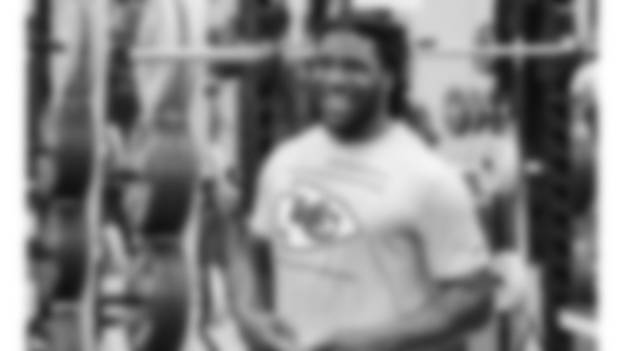Kansas City Chiefs linebacker Nick Bolton (32) lifting on Thursday, May 13, 2022.