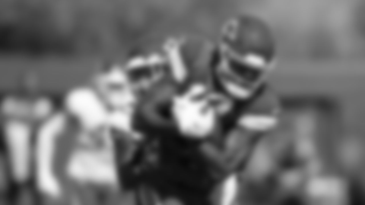 Kansas City Chiefs wide receiver Daurice Fountain (82) runs with the ball during practice on Wednesday September 28, 2022.