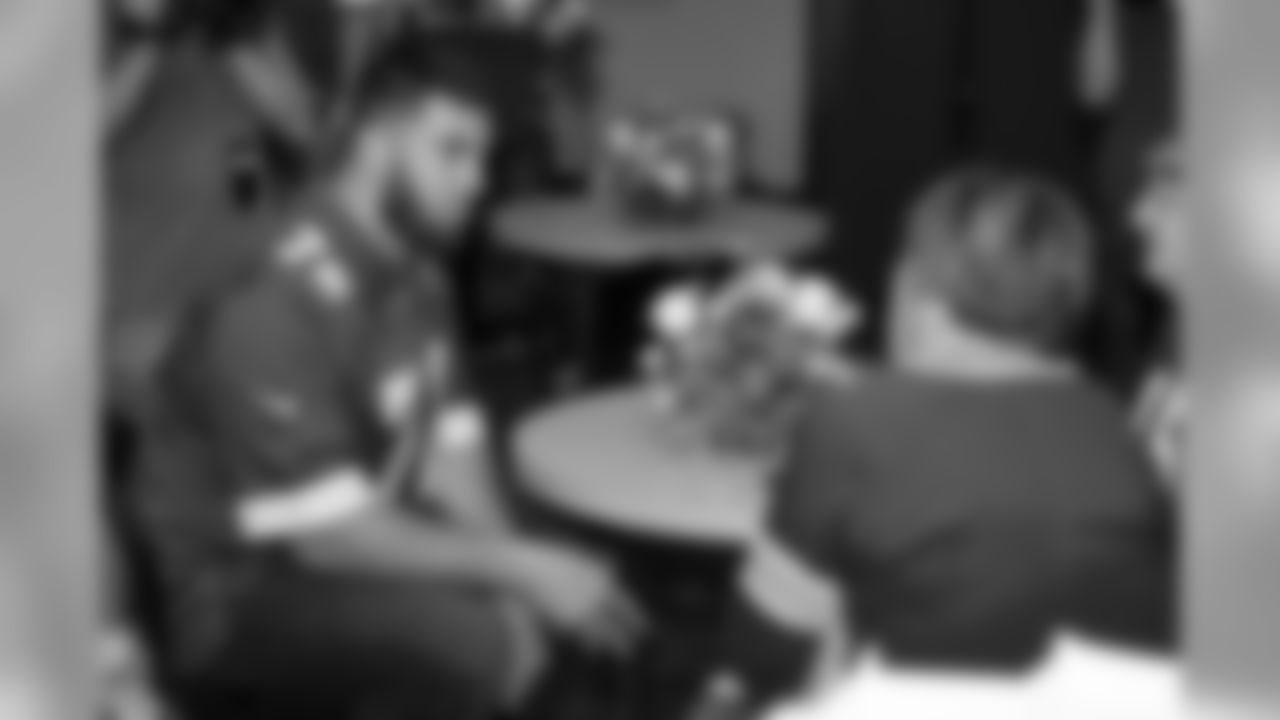 In honor of the NFL's Crucial Catch initiative, the Chiefs offensive line host a "Look Good Feel Better" session for local women battling cancer.