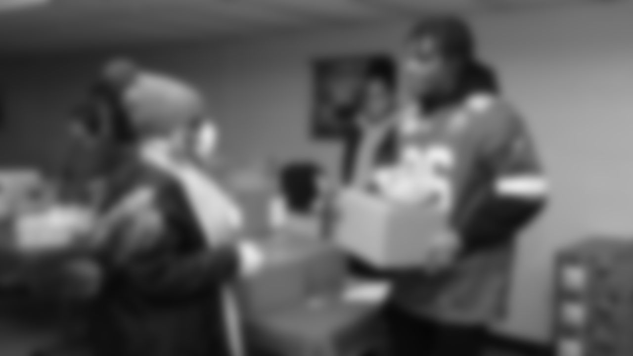 Kansas City Chiefs defensive back Deon Bush distributes holiday meats and boxes of non perishable items in partnership with Harvesters, Monday, November 14, 2022.