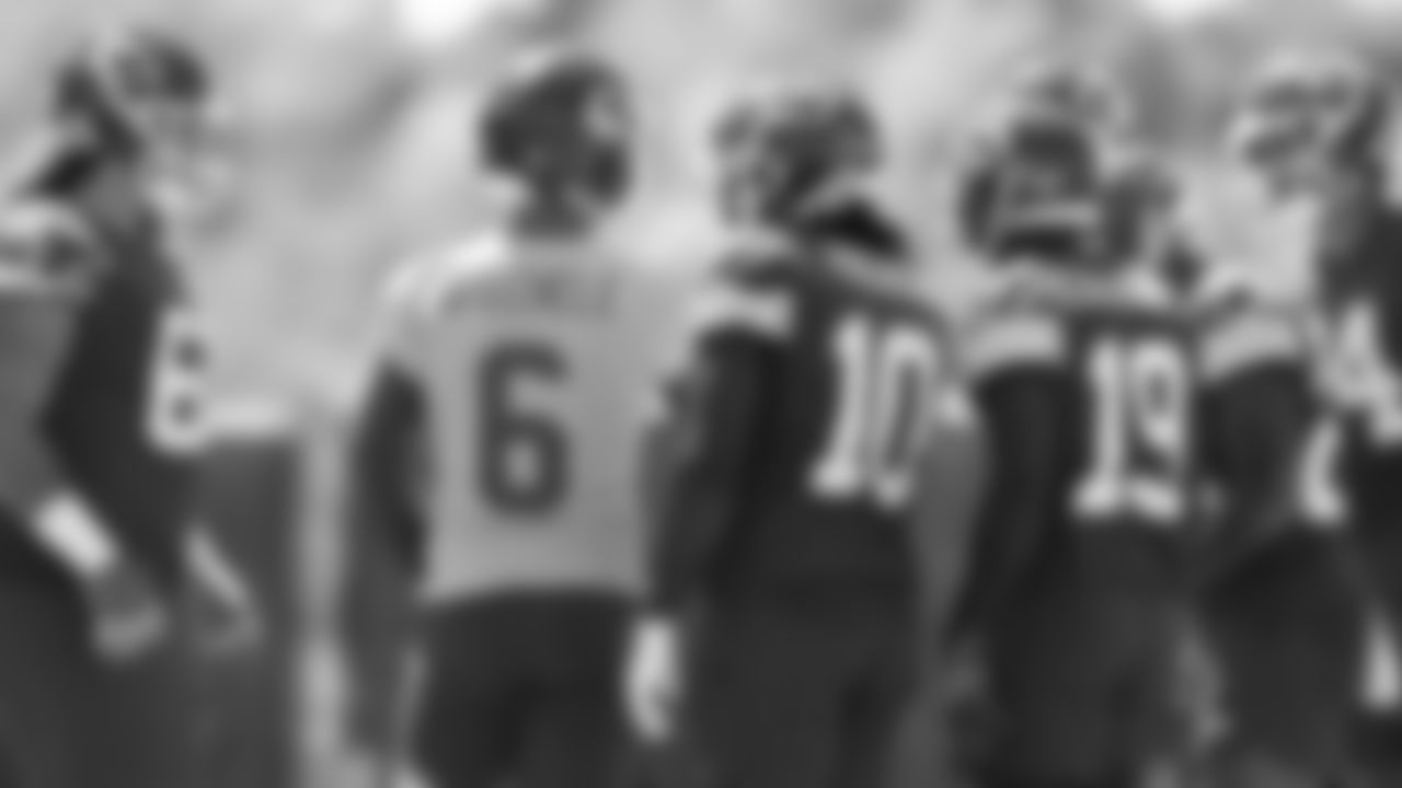 Kansas City Chiefs offensive players during practice on Tuesday August 30, 2022.