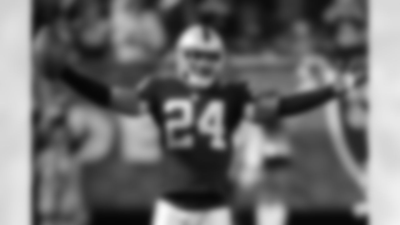 S #24, Charles Woodson