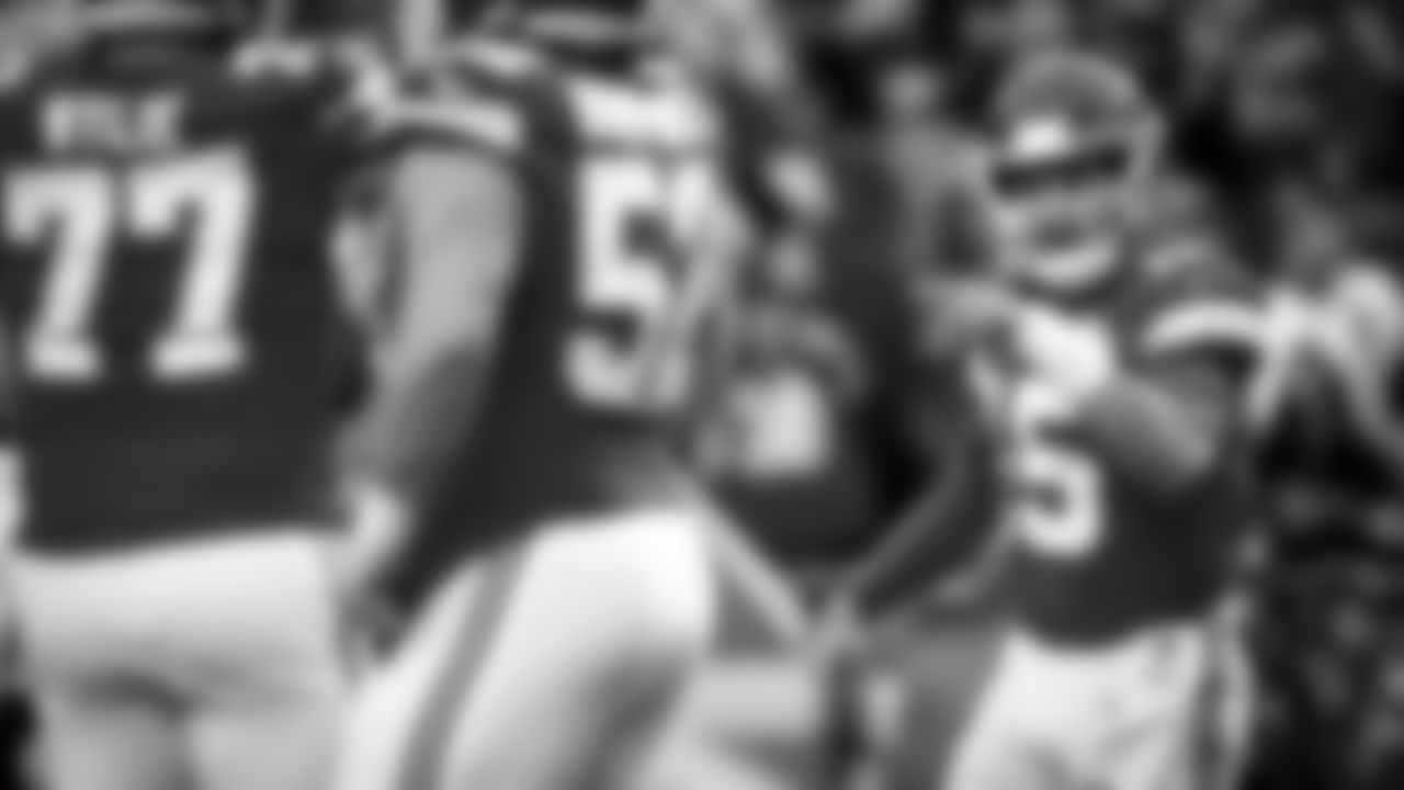 Kansas City Chiefs quarterback Patrick Mahomes (15) celebrates the touchdown with his teammates during an NFL football game against the Pittsburgh Steelers, Sunday, December 26, 2021 in Kansas City.