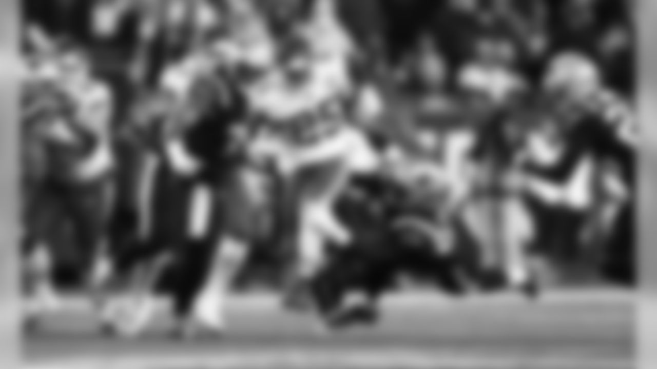 Kansas City Chiefs Running Back LeSean McCoy (25) during the game between the Kansas City Chiefs and the New England Patriots on December 8, 2019.