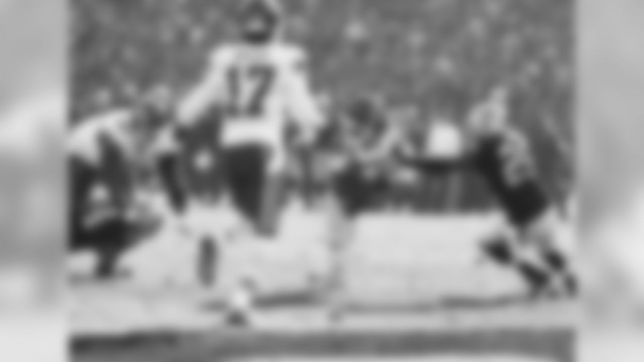 Kansas City Chiefs running back Jamaal Charles (25)