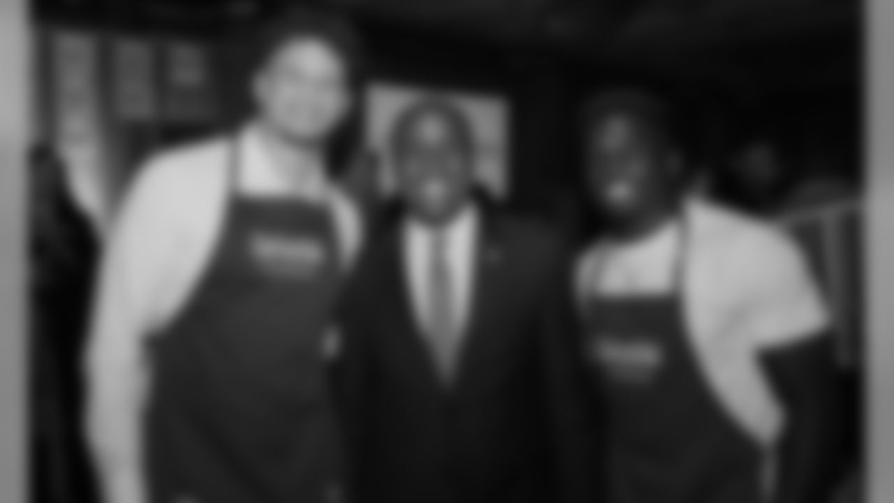 033_TM_Waiter19