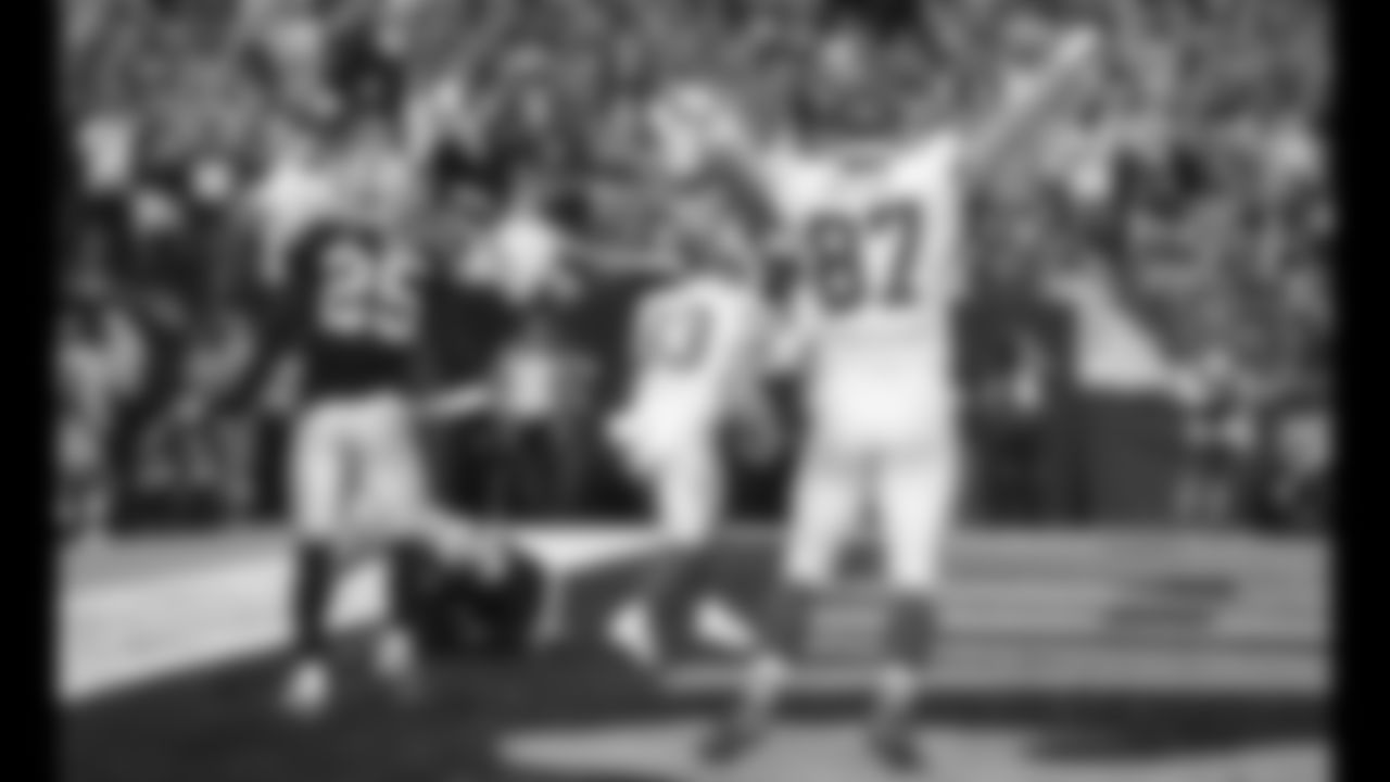 Kansas City Chiefs tight end Travis Kelce (87) reacts to the touchdown during an NFL football game against the Las Vegas Raiders, Sunday, November 14, 2021 in Las Vegas.