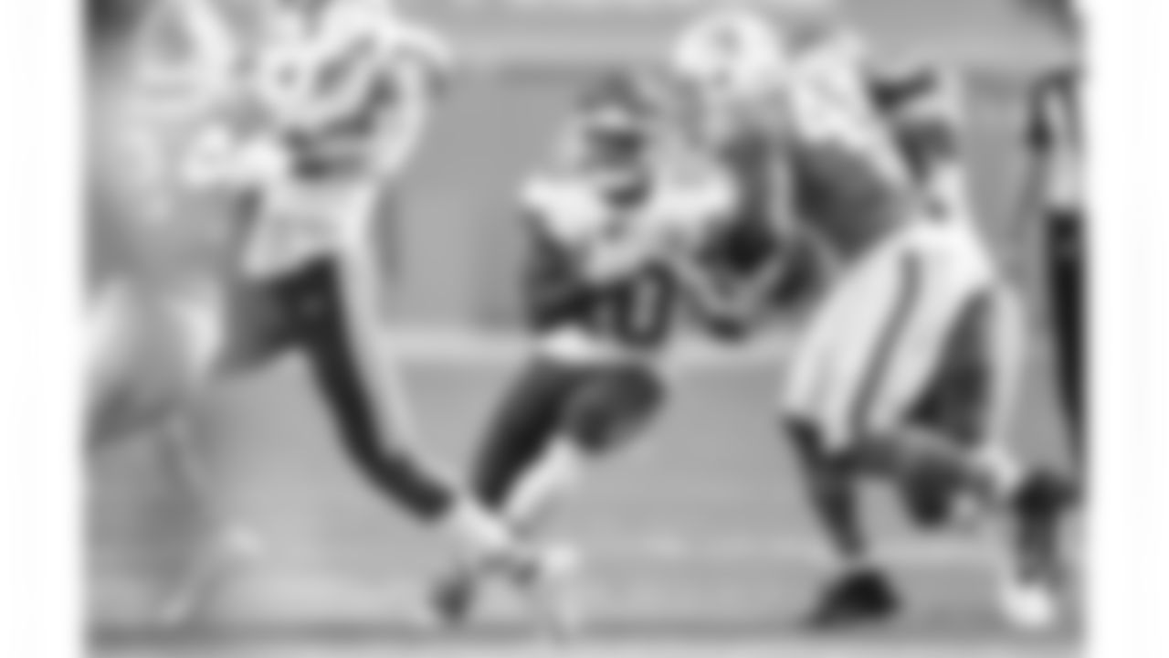 Kansas City Chiefs Wide Receiver Tyreek Hill (10) runs with the ball during to an NFL Football game against the Miami Dolphins, Sunday December 13, 2020 in Miami Gardens.