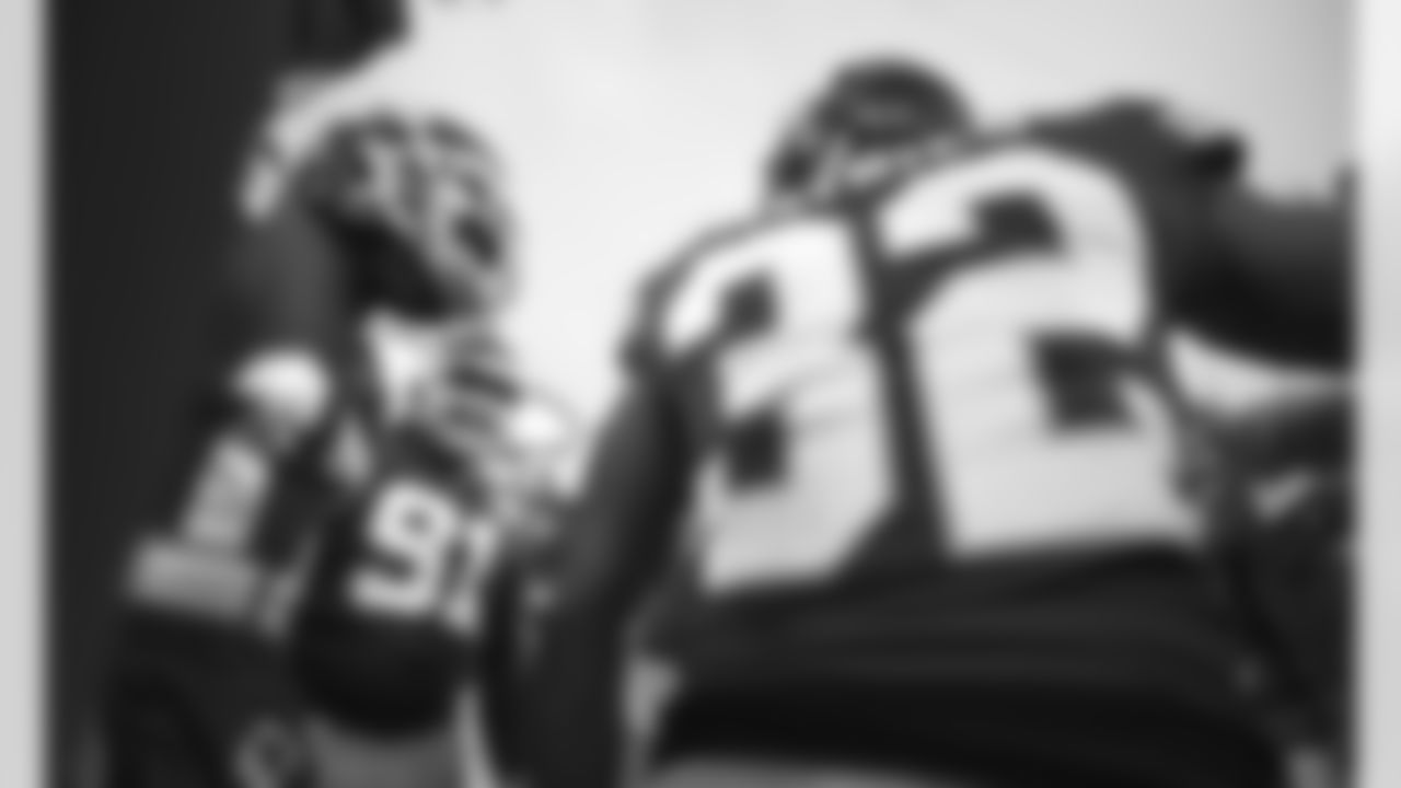 Kansas City Chiefs Safety Tyrann Mathieu (32) huddles the team prior to an NFL AFC Championship Playoff game against the Buffalo Bills, Sunday, January 24, 2021 in Kansas City.