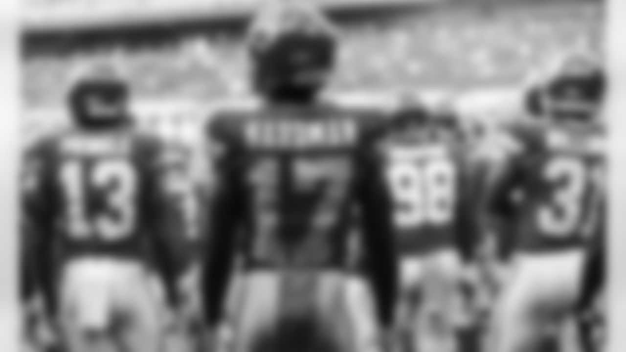 Kansas City Chiefs Wide Receiver Mecole Hardman (17) and the rest of the team prepare to take the field prior to an NFL Football game against the Carolina Panthers, Sunday November 8, 2020 in Kansas City.