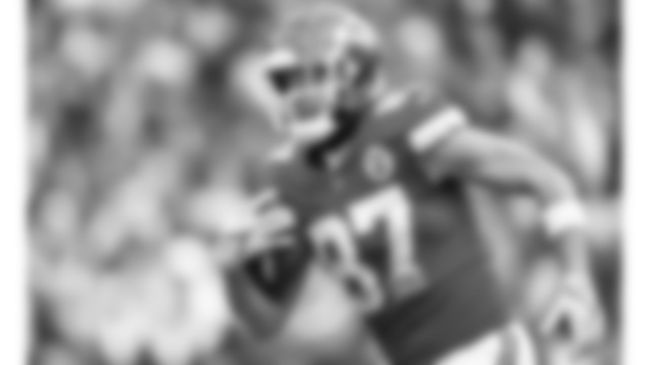 Kansas City Chiefs tight end Travis Kelce (87) runs with the ball during an NFL football game against the Seattle Seahawks, Saturday, December 24, 2022 in Kansas City.