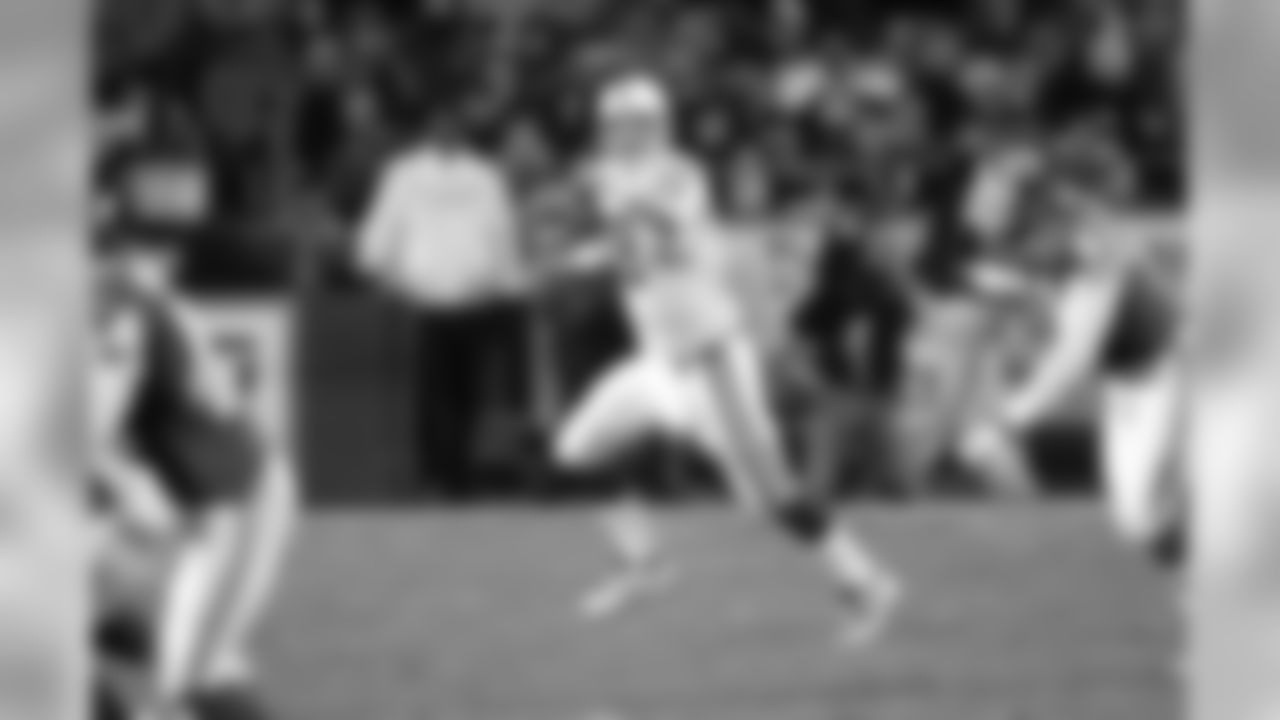 Colts QB Peyton Manning directs a receiver as he looks to throw on October 25, 2001.The Chiefs lost 28-35.