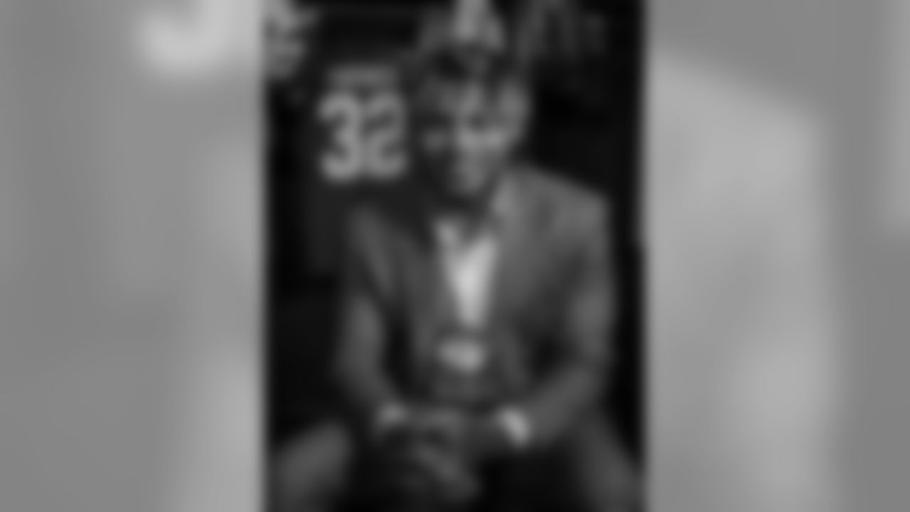 015_TM_Signing