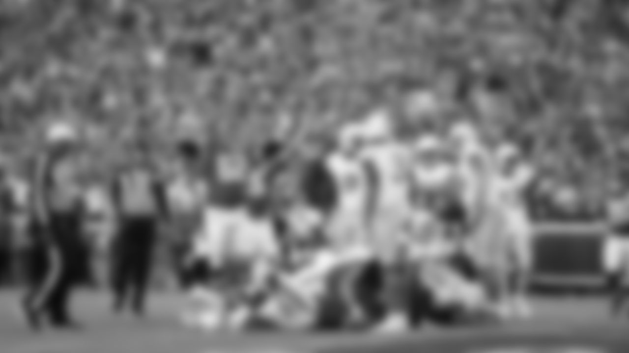 The Kansas City Chiefs face off against the Los Angeles Chargers at GEHA Field at Arrowhead Stadium on October 22, 2023.
