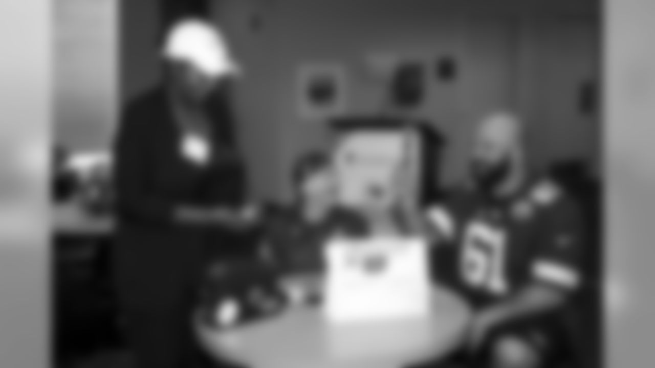 In honor of the NFL's Crucial Catch initiative, the Chiefs offensive line host a "Look Good Feel Better" session for local women battling cancer.