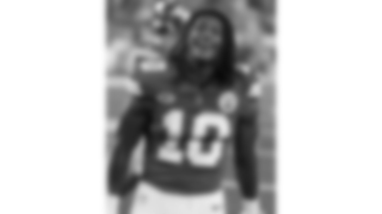Kansas City Chiefs running back Isiah Pacheco (10) prior to the NFL Week 4 matchup against the New York Jets at MetLife Stadium in East Rutherford, New Jersey on October 1, 2023.