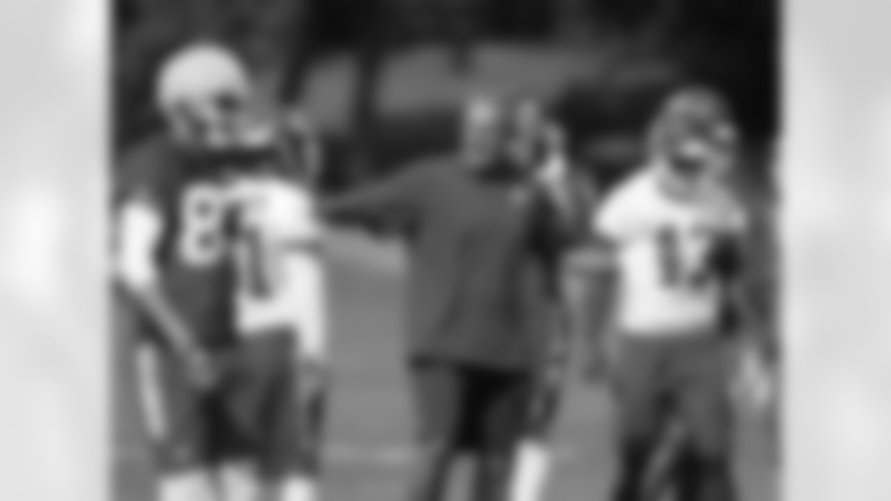 Kansas City Chiefs special teams coordinator Dave Toub speaks with players at practice on the ninth day of training camp on Mosaic Life Care Field at the campus of Missouri Western State University on Monday, August 8, 2016.