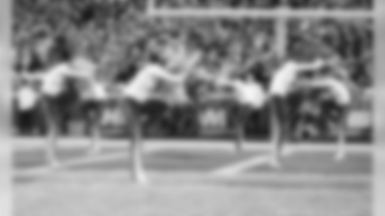046_2019_GB_Cheer