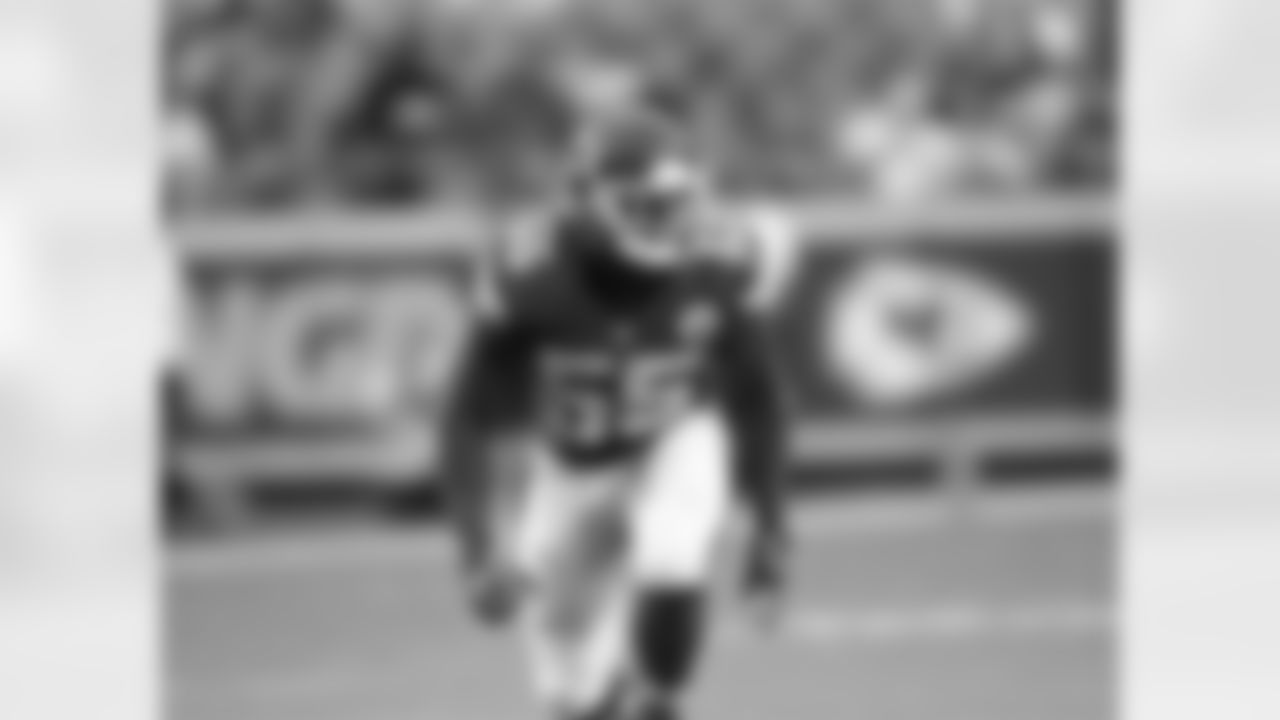 LB Dee Ford