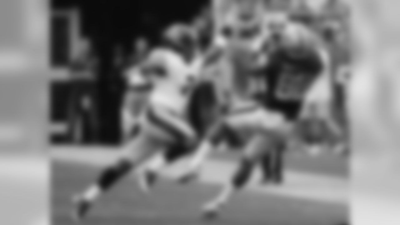 Pittsburgh fullback Manasseh Garner (82)
