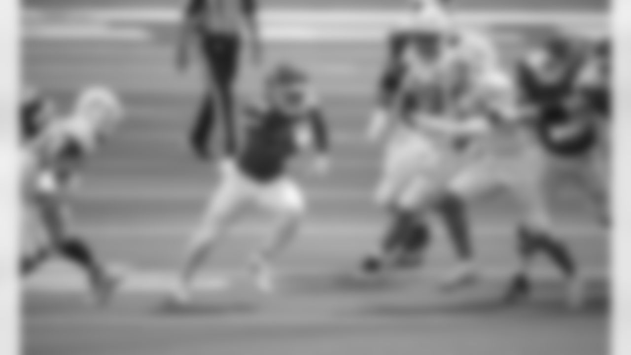 Kansas City Chiefs running back Darwin Thompson (34) during the game between the Kansas City Chiefs and the Los Angeles Chargers at SoFi Stadium on September 20, 2020