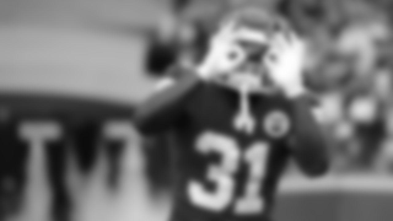 Kansas City Chiefs running back Darrel Williams (31) during his runout prior to an NFL football game against the Pittsburgh Steelers, Sunday, December 26, 2021 in Kansas City.