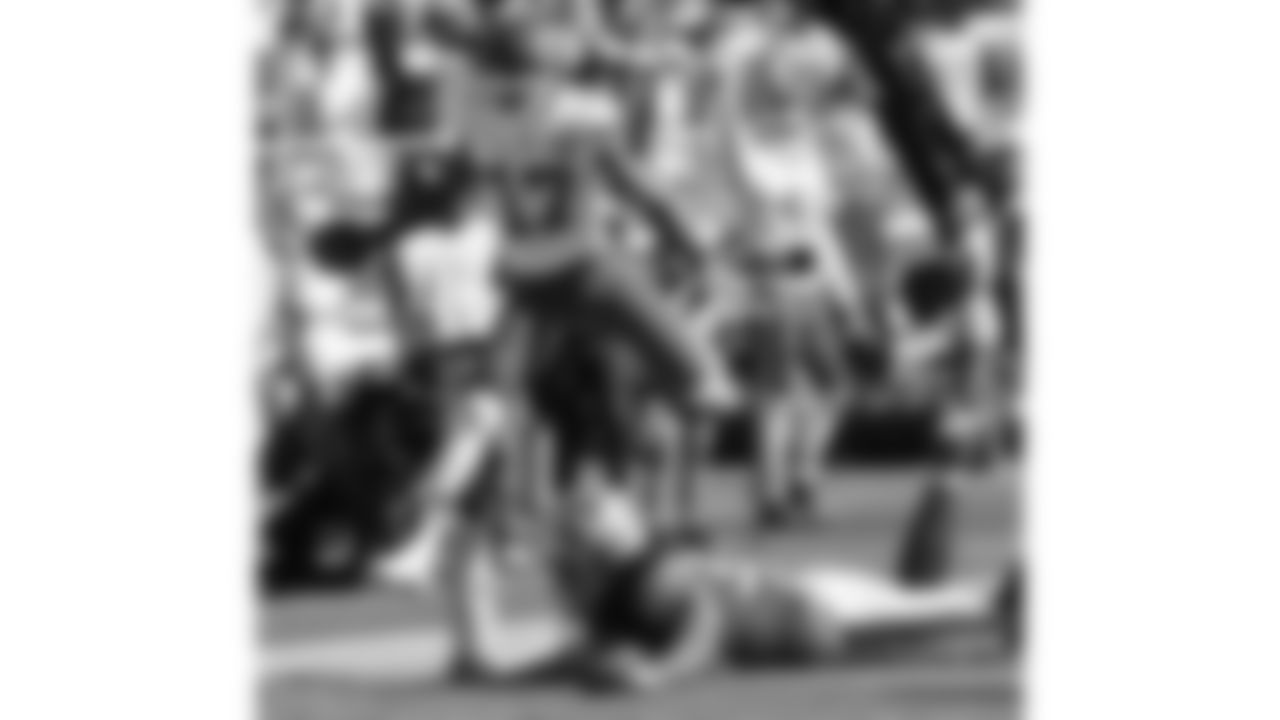 Kansas City Chiefs face off against the Las Vegas Raiders at GEHA Field at Arrowhead Stadium on October 10, 2022.