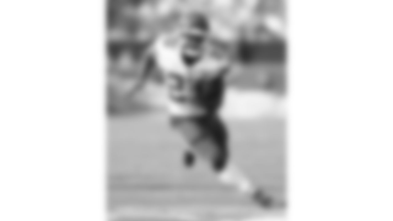 Kansas City Chiefs running back Clyde Edwards-Helaire (25) runs with the ball during an NFL football game against the Philadelphia Eagles, Sunday, October 3, 2021 in Philadelphia.
