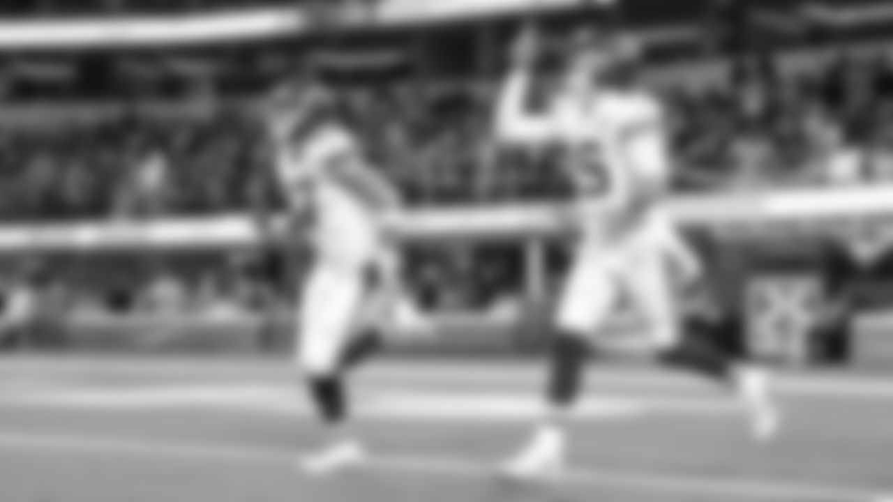 Kansas City Chiefs quarterback Patrick Mahomes (15) prior to an NFL football game against the Los Angeles Chargers, Thursday, December 16, 2021 in Los Angeles.