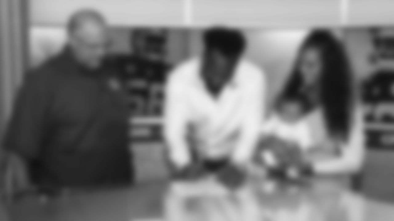 005_2019_DJ_Signing_1D